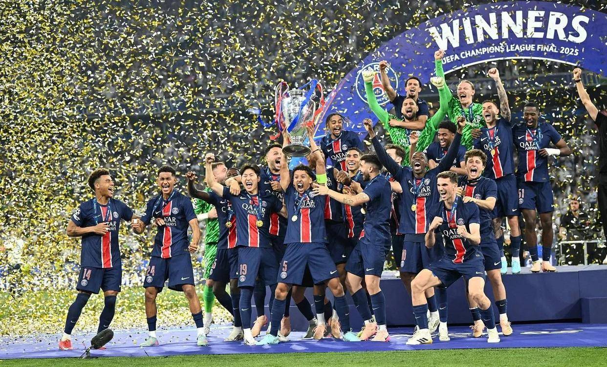 包含赛后欧冠焦点战，底特律活塞远射贴柱，气氛紧张，轮换策略成焦点的词条