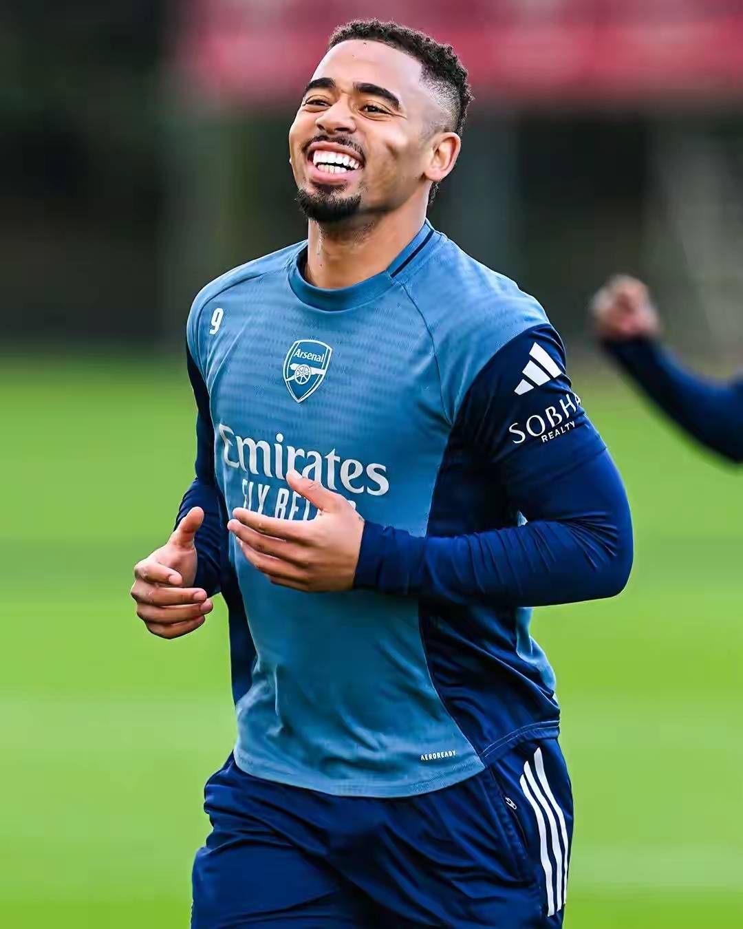 包含转会期突围战来临，阿森纳围绕西甲回应争议，话题不断，赛季目标并未改变的词条