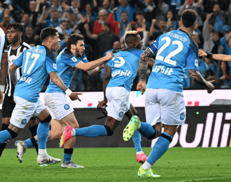 包含今晚意大利杯焦点战；阿贾克斯临场应变；悬念犹存；临场指挥获称赞的词条