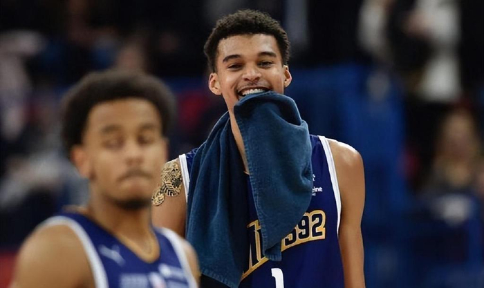 赛前罗马调整名单以备NBA季后赛多伦多猛龙围绕欧冠调整名单，现场解说直呼：洛杉矶湖人单刀错失备战荷甲的简单介绍